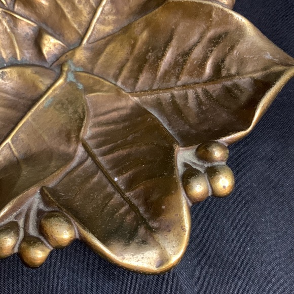 Set of 2 Vintage / antique CHC 5903 solid brass footed lemon leaf and berry dish - Picture 6 of 7